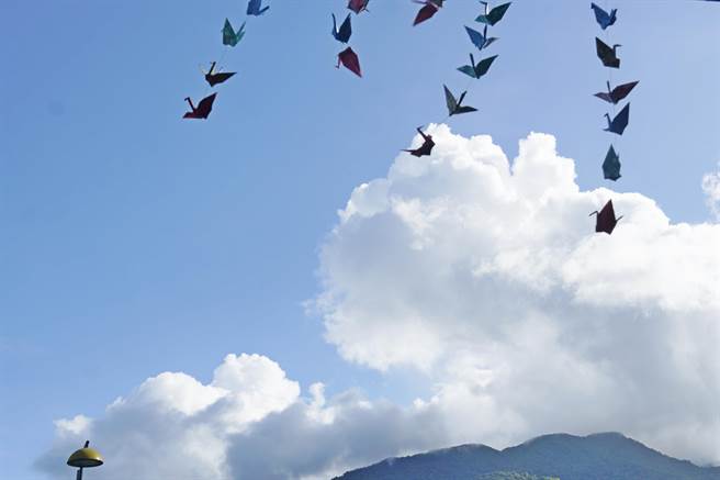 法务部矫正署台东戒治所有收容人母亲病危，室友折纸鹤集气。（法务部矫正署台东戒治所提供／蔡旻妤台东传真）