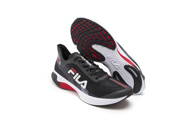 FILA KR5 男專業慢跑鞋，3280元。（FILA提供）