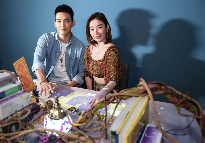 许维恩和王家梁2人有上过塔罗牌课程。（陈俊吉摄）