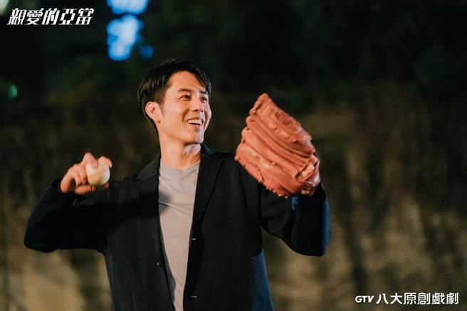 和孩子一起玩棒球，是胡宇威夢想中的畫面。（八大提供）