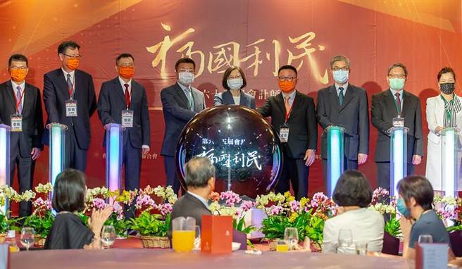 蔡英文總統今天下午出席「第65屆會計師節慶祝大會」(總統府提供)