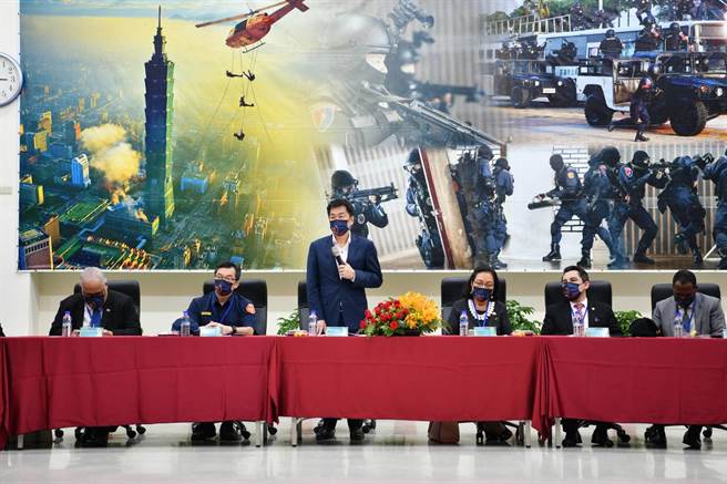 内政部次长陈宗彦致词时表示，反恐训练中心积极汲取各国经验。（翻摄照片／林郁平台北传真）