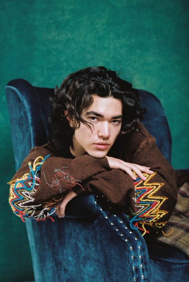 康纳格雷近日推出第2张新专辑《极度心痛／Superache》。（环球唱片提供）