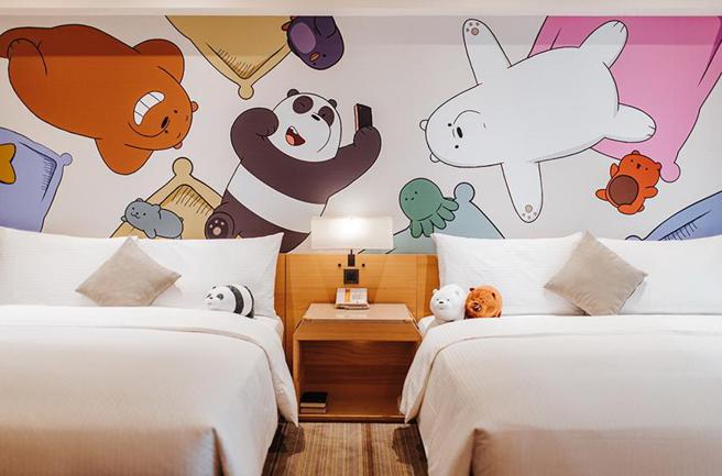 （和逸饭店‧台南西门馆推出「萌心爆发卡通乐旅」住房专案，体验全台独家卡通频道主题旅宿，品嚐期间限定超萌「熊熊遇见你」下午茶套餐。图／和逸饭店‧台南西门馆提供）