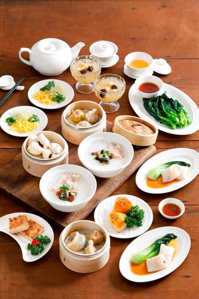 （台北圓山飯店在旅展與美食展推出「中式早午茶英式下午茶聯合餐券」，圖為金龍廳假日雙人早茶套餐。圖／圓山大飯店提供）