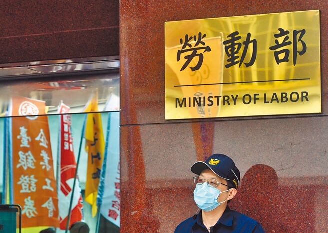 期待「最低工资法」能够加速进行审议，成为今后基本工资调整的依据。图／本报资料照片