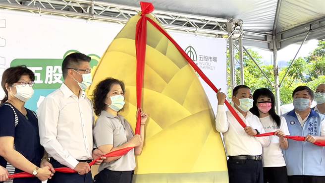 新北市长侯友宜亲自参加五股公有市场揭幕仪式。（吕健豪摄）