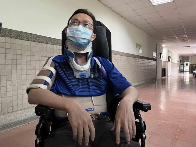 目前仍坐轮椅的林男曾当庭气哭、飙骂黄「说谎！」还求要求法官重判，希望看到台湾酒驾杀人判死刑的首例。（本报资料照片／袁庭尧高雄传真）