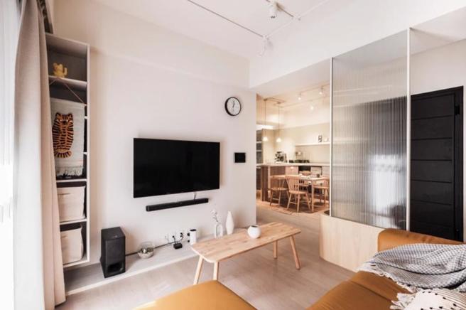 呼应设计盛事将在高雄举行，高雄市政府推出「青年租屋改造计画」，携手知名YouTuber改造租屋环境，让设计不只是艺术展览，而是走进家里。图为改造示意图。（图/ 中央社）