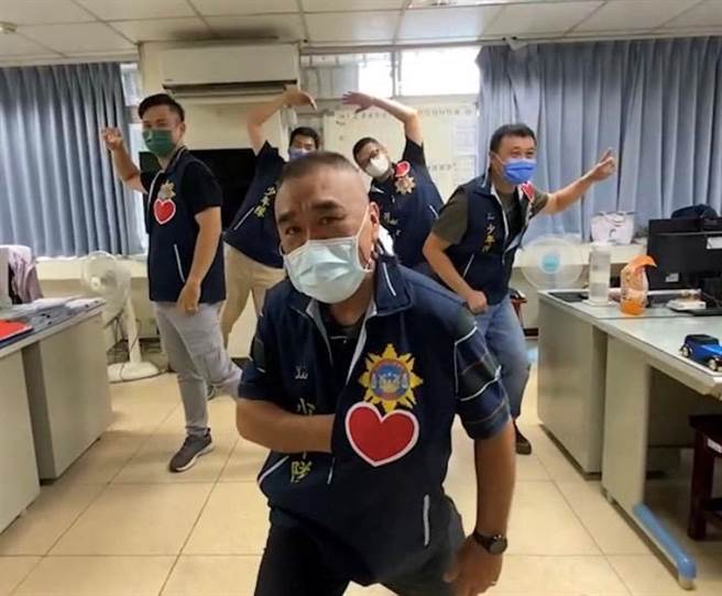 活动内容将「新的世界」翻转，翻唱、翻跳等表现方式不拘，无限创意自由发挥，在内增添反毒元素。（高雄市政府警察局少年队提供／崔正纲高雄传真）