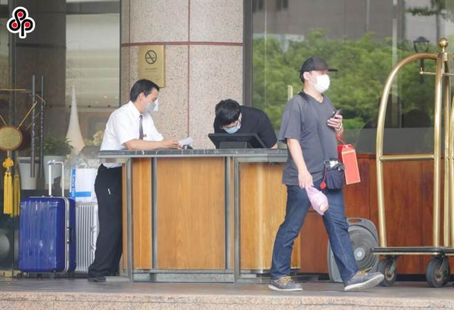 我國本土疫情已漸漸趨緩，但民眾仍減少消費、外出旅遊，影響內需勞動市場。（報系資料照）