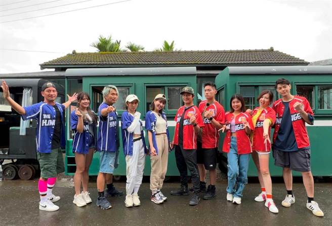 高山峰（左起）、 熊霓、王仁甫、蔡黄汝、峮峮、孙协志、许孟哲、木星以及廖家仪上《飢饿游戏》玩游戏闯关。（中视提供）