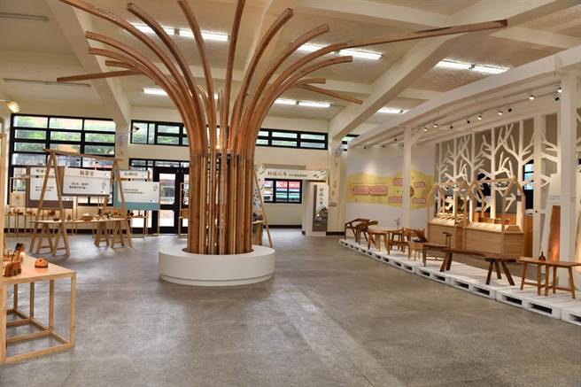 东势林区管理处与台中科大合作「天生我材杂货铺」，2日起在东势林业文化园区礼堂开张。（东势林区管理处提供）