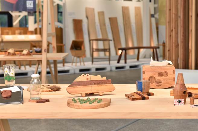 用鸭子可爱的造型做设计，两面皆可以使用。（东势林区管理处提供）