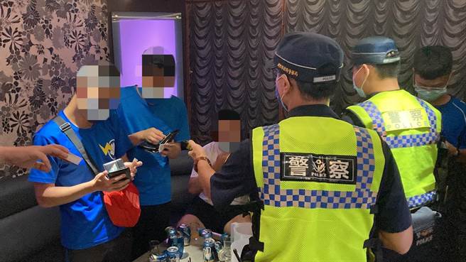 淡水警分局为防治青少年暑假期间，涉足不当场所，聚眾街头、无照飙车或沦为不法集团所利用，全面启动「安暑专案」，昨(6月30日)日共查缉公共危险案2件2人、取缔无照驾车2件及改装噪音车7部。(淡水警分局提供)