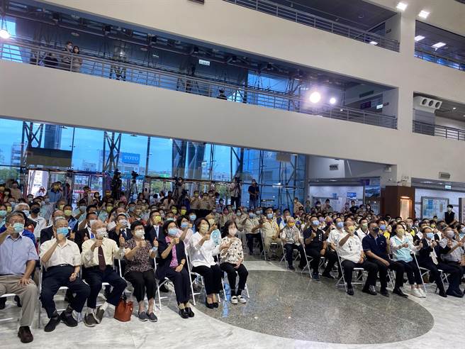 嘉义市各界今天同庆嘉义市升格40周年。（廖素慧摄）