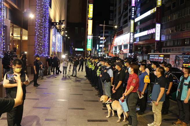 青春专案首日新北市警局执行扩大临检。（新北市警察局提供）