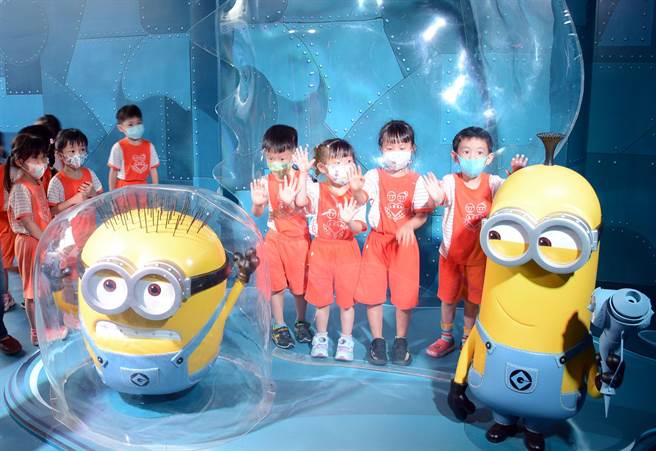 「屏东儿童青春艺术节」由小小兵特展打头阵，幼儿园学童抢先体验。（林和生摄）