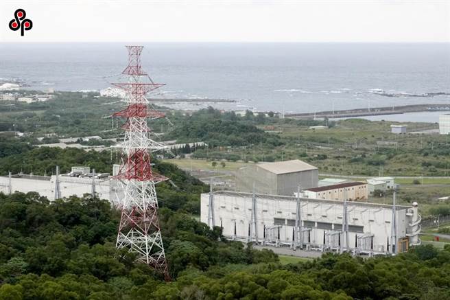 经济部决定于7月1日开始调涨电价，调涨对象以工业、住宅用电大户为主，部分工商大老认为电价调涨是「非核家园害的、不用核四害的」。（报系资料照）