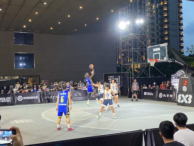 醒吾科大男篮队后卫阿比伯在「大专3x3篮球总锦标赛」场上投篮英姿。(醒吾科大提供)