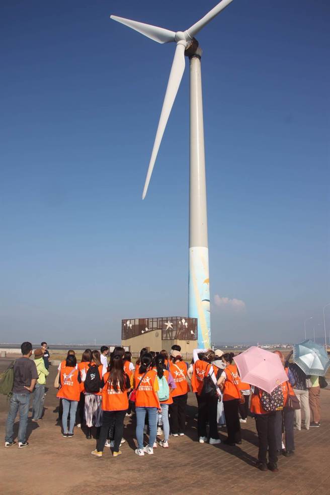 环境教育志工实地演练。（台中港务分公司提供）