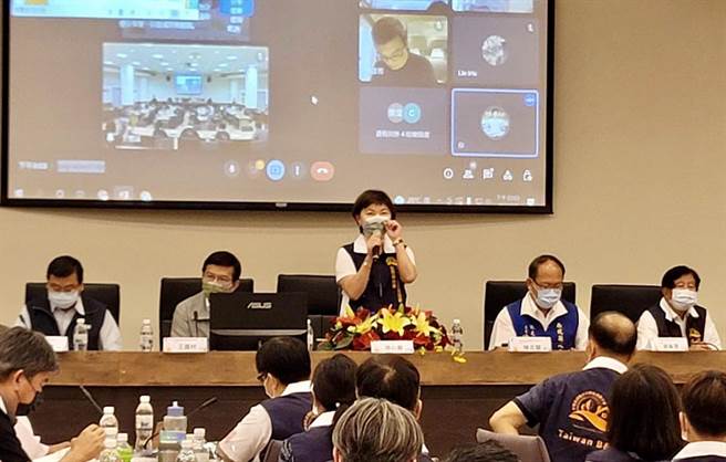 民宿全聯會理事長張心盈（中），期許民宿產業疫後振興。（民宿全聯會提供／廖志晃南投傳真）