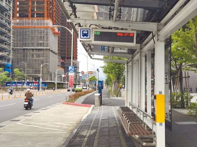 搭公车集好运每周抽万用锅、switch蓝色水路夜航开放报名中。（示意图/黄婉婷摄）