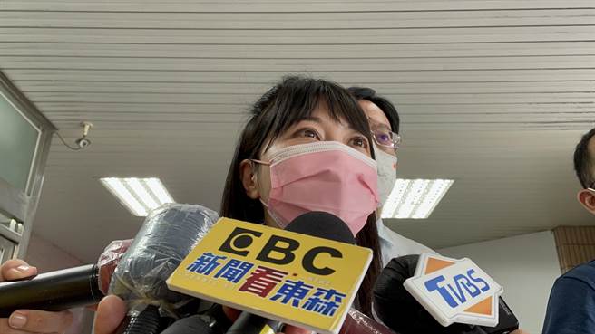 林秉樞曾被控是網軍頭，立委高嘉瑜今庭訊後受訪坦言，林常常以「我要讓妳上新聞」、「發動網軍攻擊妳」等言語威脅她，威嚇要讓她選不上立委、身敗名裂。（蔡雯如攝）