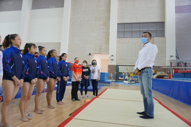 新任理事长郑胜次喊出「任期内夺奥运金牌」目标，展现出纵横商场多年所累积的气魄。(照片/义守大学提供)