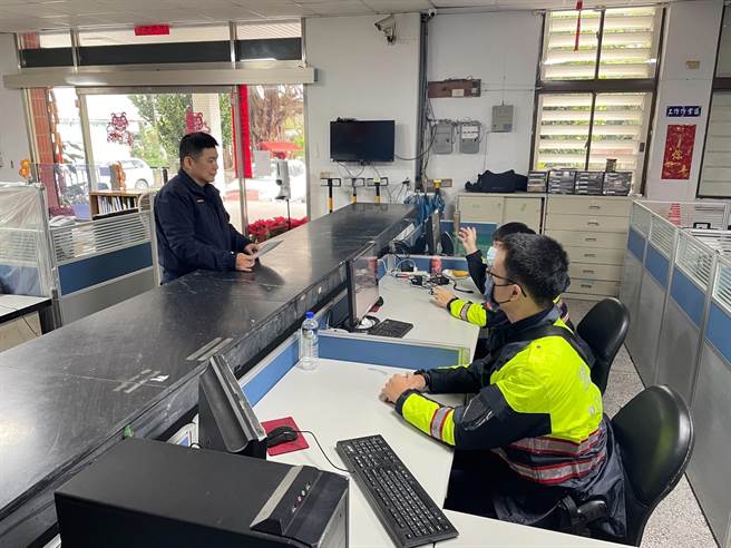 新城派出所副所长陈瑞钦从警33年，骤然猝逝，同仁相当难过。（警方提供）