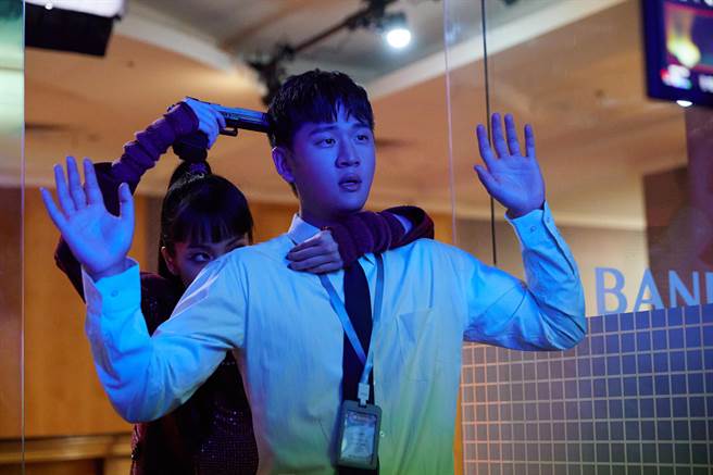 周兴哲在新歌〈说太多〉MV中有突破性演出。（星空飞腾提供）