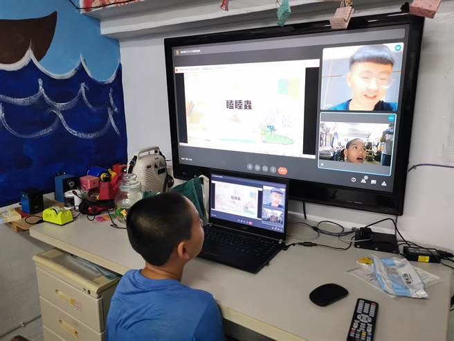 台灣愛希望兒童關懷發展協會提供信福之家餐費、媒合大學生幫孩童上作文課，還有吉他等才藝課。（劉秀芬攝）