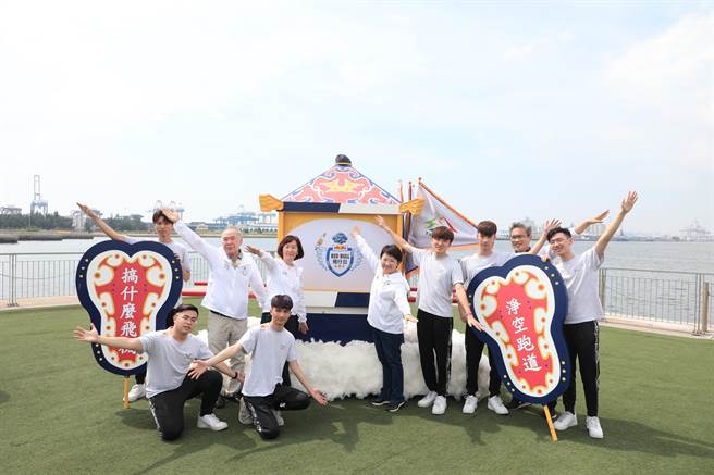 台湾首届Red Bull飞行日将在台中起飞，市长卢秀燕盛邀国人9月18日到访台中。（陈淑娥摄）