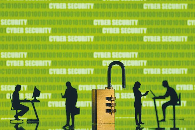 NCC的凶狠东厂角色，今后一旦拥有网路监控权，哪有可能保持「行政中立」？ 恐怕会帮助绿营削弱蓝营的网路势力，封住异议者的嘴。（示意图/路透）