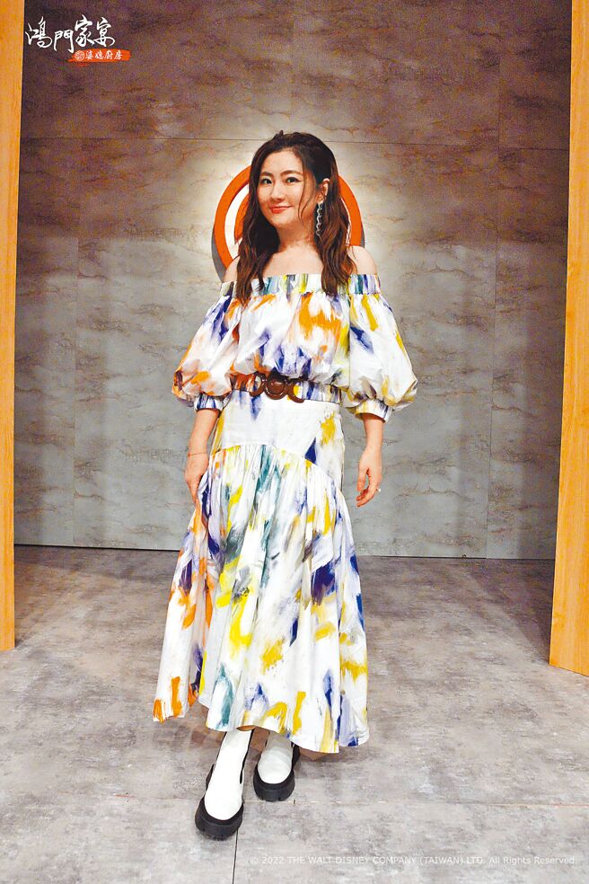 Selina首次担任美食竞赛评审。（卫视中文台提供）