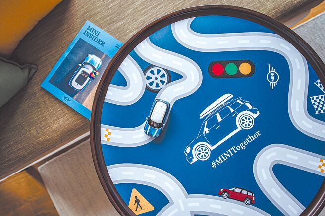 今年夏天，MINI台湾总代理汎德联手顶级度假品牌桃园大溪笠復威斯汀度假酒店，打造今夏全台独家MINI主题套房（见图），让大小MINI爱好者一起进入活力缤纷的MINI世界。（汎德提供）