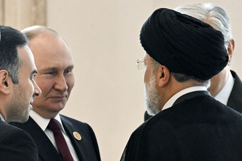 左二俄国总统普丁本周出访中亚国家塔吉克和土库曼，并出席第6届里海峰会（Caspian summit）。图/美联社(photo:ChinaTimes)