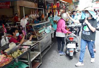 民眾黨選舉起步 屏東市場掃街