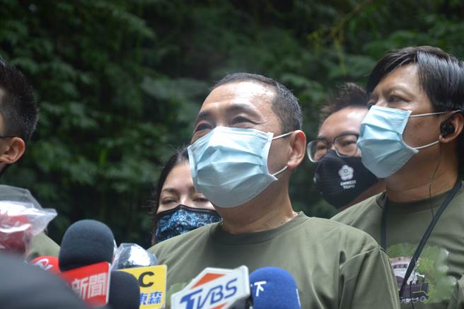 警政署前署长陈家钦坦言内政部长徐国勇介入警察人事，对此，新北市长侯友宜表示，警察一定要有完整的人事升迁制度，保有升迁的完整性，才能够团聚警察的向心力。（蔡雯如摄）