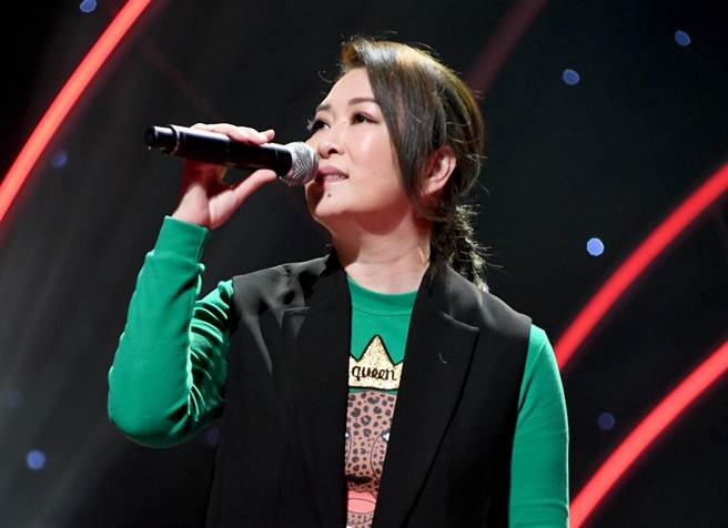 张秀卿演唱凤飞飞经典歌曲。（华视提供）