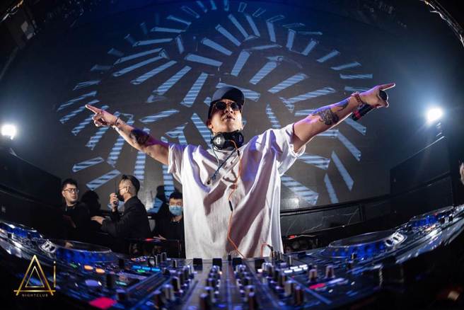 具俊曄年近半百仍體力超好，整場又叫又跳，讓氣氛嗨到最高點。（Ai Nightclub提供）