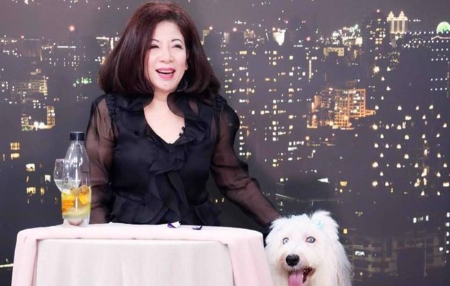 陈文茜发文询问网友「我该活下去吗」，让所有人担忧不已。(文茜的世界周报 Sisy's World News脸书)