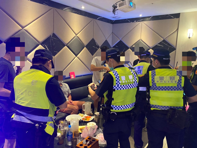 林口警分局为防制辖区特定营业场所发生聚眾滋扰事件，同时配合警察局「青春专案」，自6月30日起密集规划扩大临检扫荡勤务。(林口分局提供)