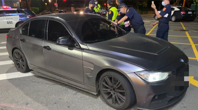 林口警分局为防制辖区特定营业场所发生聚眾滋扰事件，同时配合警察局「青春专案」，自6月30日起密集规划扩大临检扫荡勤务。(林口分局提供)