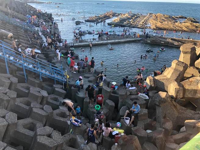 基隆市海興泳池2日上午發生溺水意外，消防局呼籲民眾勿高估自己體力，圖片非事發當時。（摘自海興游泳協會／張志康基隆傳真）