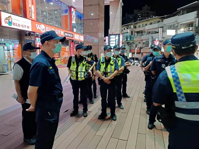 青春专案开跑，芦竹警强力扩检防制少年涉及不法。(翻摄照片／蔡依珍桃园传真)