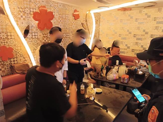 青春专案开跑，芦竹警强力扩检防制少年涉及不法。(翻摄照片／蔡依珍桃园传真)