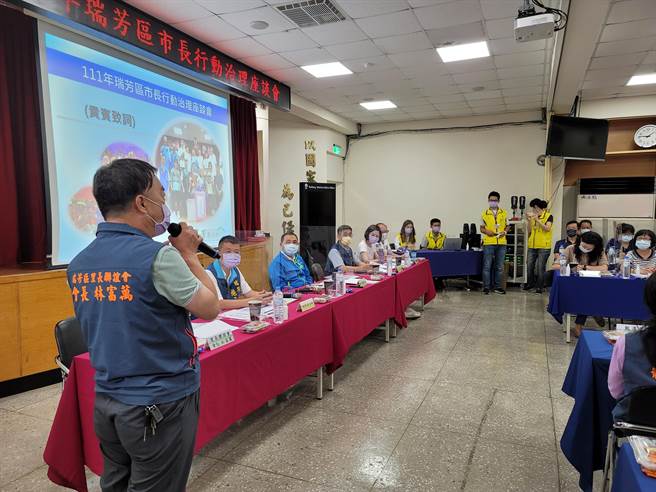 市長侯友宜今（2）日下午率市府團隊至瑞芳區公所，與里長討論，傾聽基層民意。（李奇叡攝）