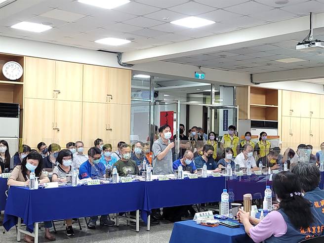 新北市府於瑞芳區公所辦理行動治理座談會，針對各式民生議題和里長進行討論。（李奇叡攝）