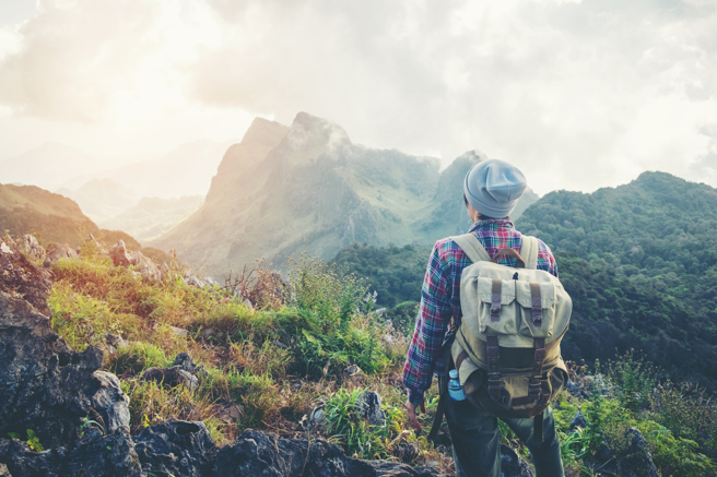 两家庭一起相约登山，男子因独留友人女儿于「哭坡」，遭友人提告。（示意图/shutterstock）